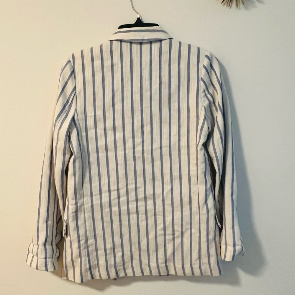 H&M Blazer - Picture 2 of 4